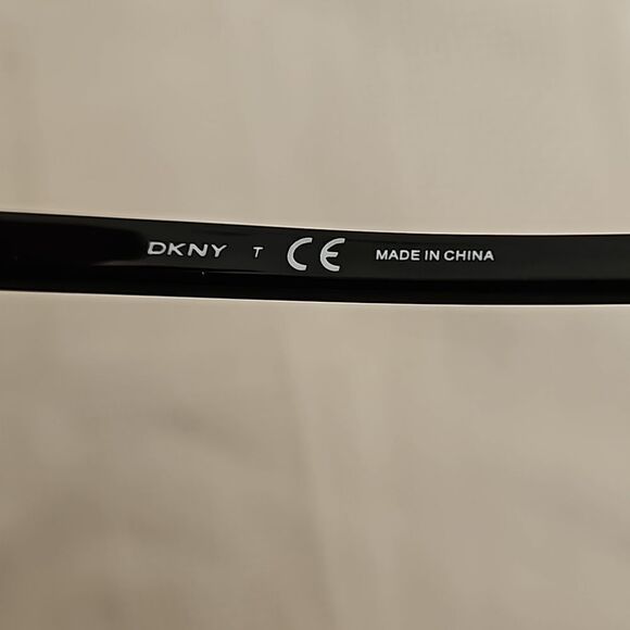 Dkny Women's Sunglasses Brown - Picture 8 of 16